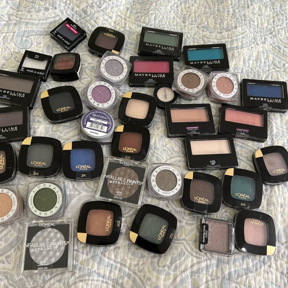 EYESHADOW COLLECTION BUNDLE MUST GO